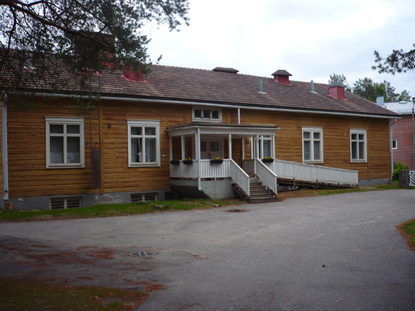 Vanha lateksi sekä öljymaali puhallettu pois
