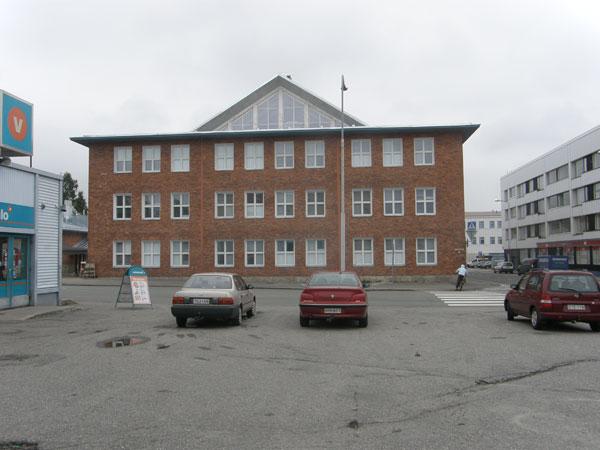 Puhallettavaa räystäslippaa arviolta noin 400-500 metriä.